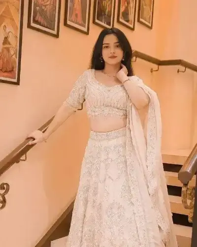 Escort Sankrail